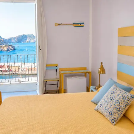 Maridea - Camere con vista al Porto-3